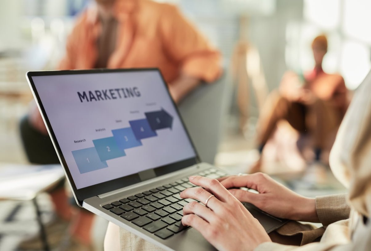 email marketing laptop